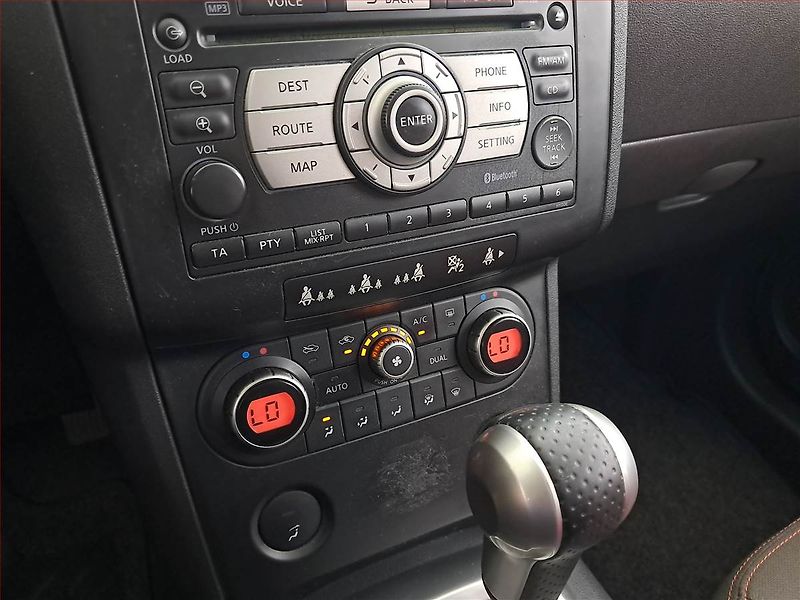 Nissan Qashqai (2008) 2.0, Automat, Navi, Tempomat - fotka 16 z 18