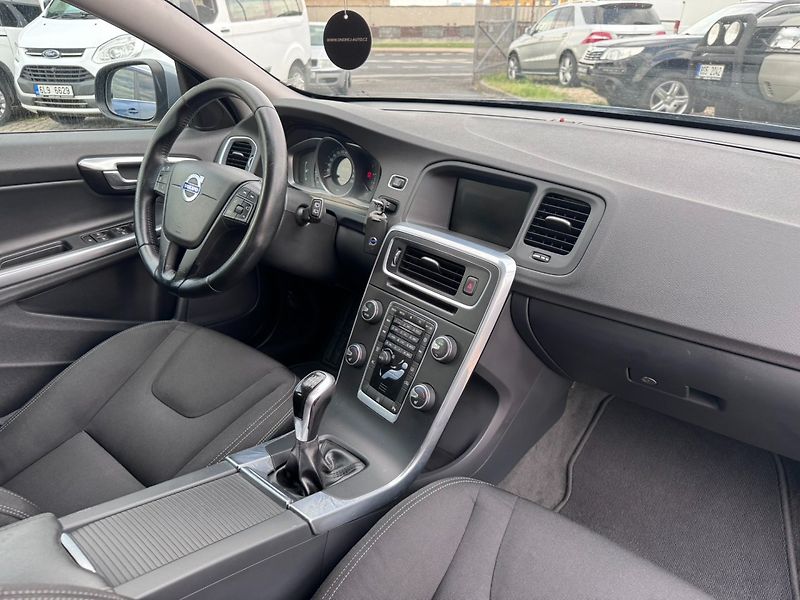 Volvo V60 (2016) D2 2,0D 88 KW TAŽNÉ - fotka 40 z 48