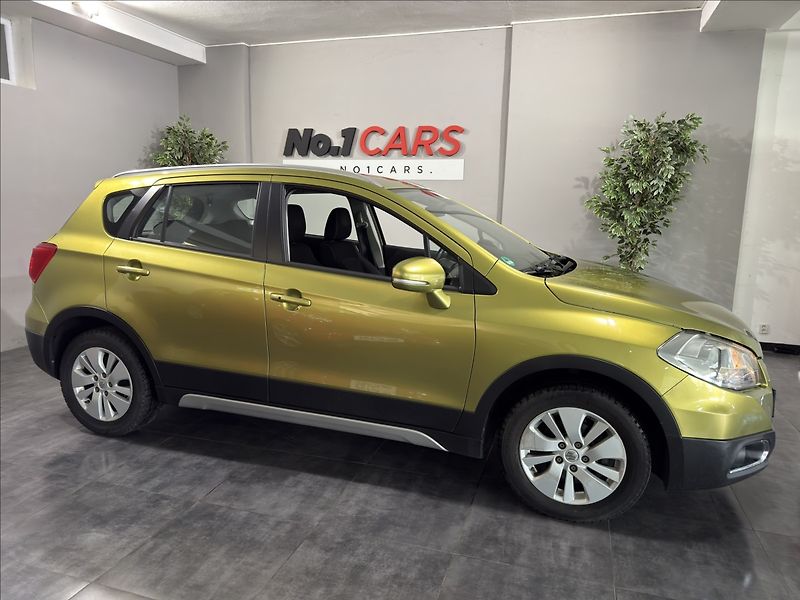 Suzuki SX4 S-Cross 1,6   VVTi 4X4 KEY-LESS VÝHŘEV - fotka 33 z 38