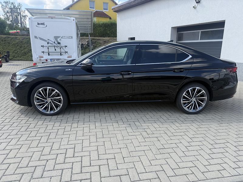 Škoda Superb (2024) Laurin§Klement 4X4 DSG 142kw - fotka 2 z 12
