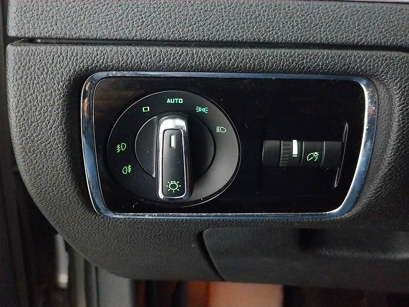 Škoda Superb (2013) Ambition 2.0 TDI, Xenony - fotka 18 z 25
