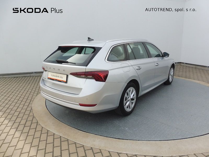 Škoda Octavia (2023) Combi Style 2,0 TDI 85kW DSG - fotka 2 z 28