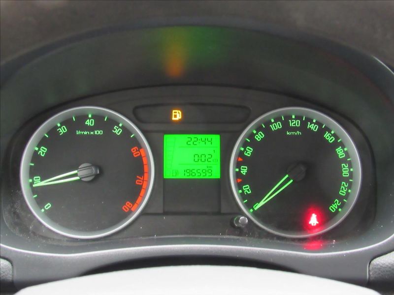 Škoda Fabia 1,6 i 77kW Combi Ambiente - fotka 13 z 26