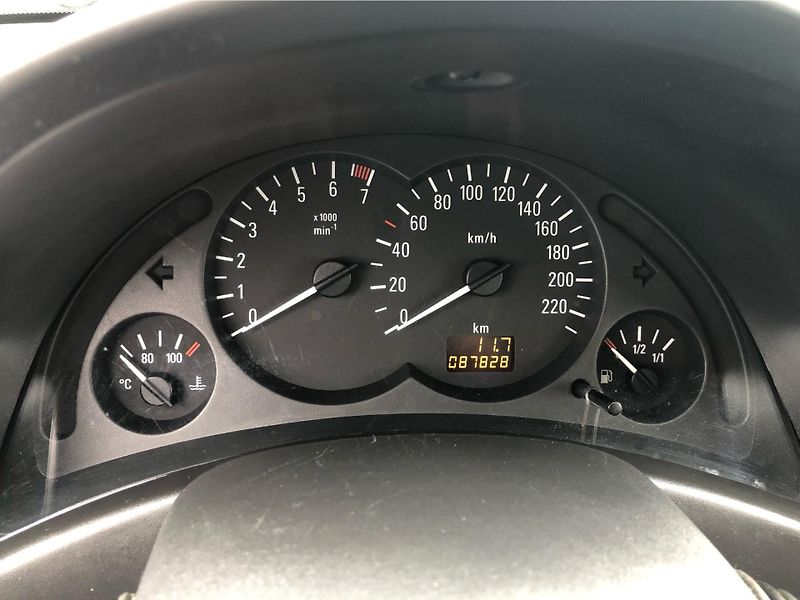 Opel Corsa 1.2  16V - fotka 18 z 27