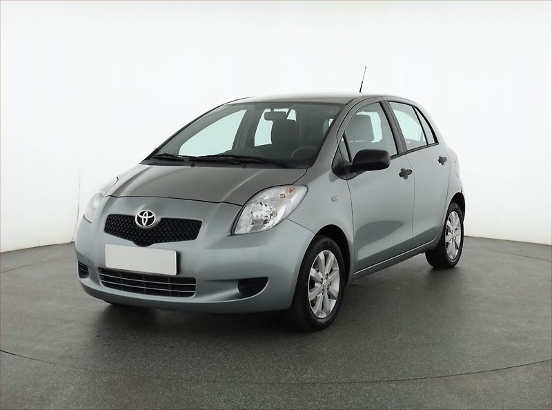 Toyota Yaris (2009) 1.3, Serv.kniha - fotka 2 z 15