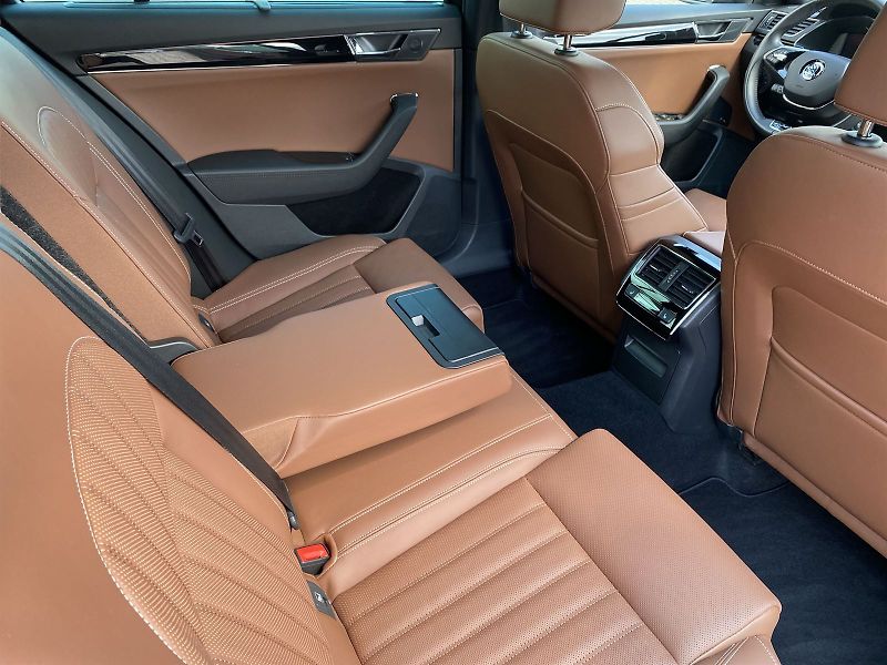 Škoda Superb (2023) Combi 1.5 TSI DSG L&K - fotka 10 z 37