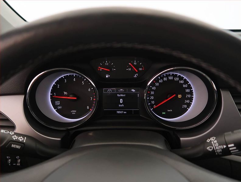 Opel Astra (2022) Business Edition 1.2 Turbo - fotka 11 z 17