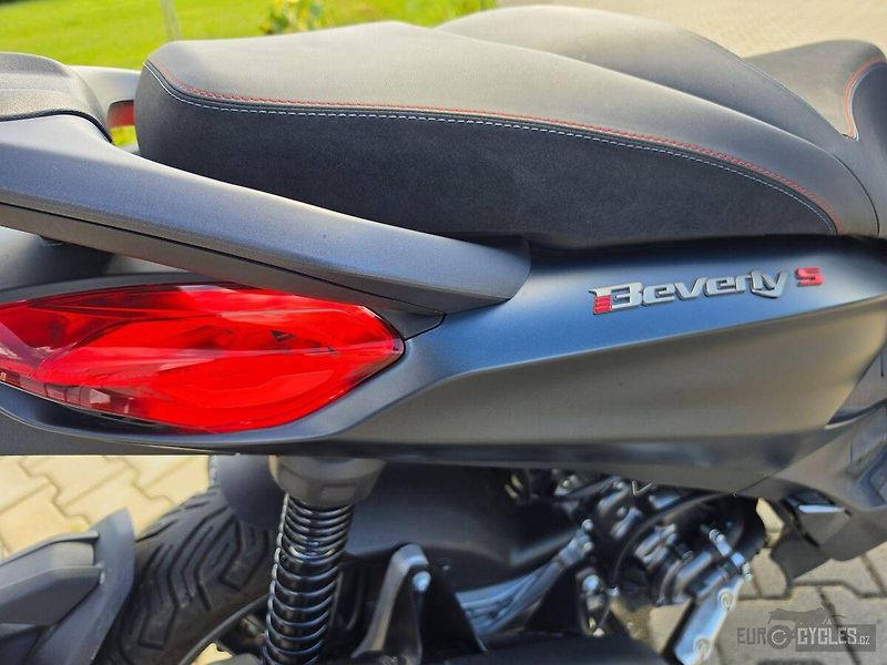Piaggio Beverly 300 S (2025) - fotka 13 z 20
