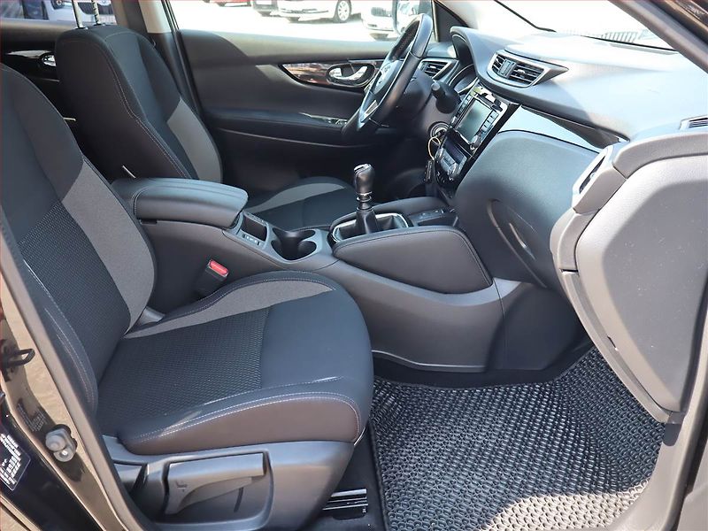 Nissan Qashqai (2021) 1.3 DIG-T, Serv.kniha - fotka 9 z 18