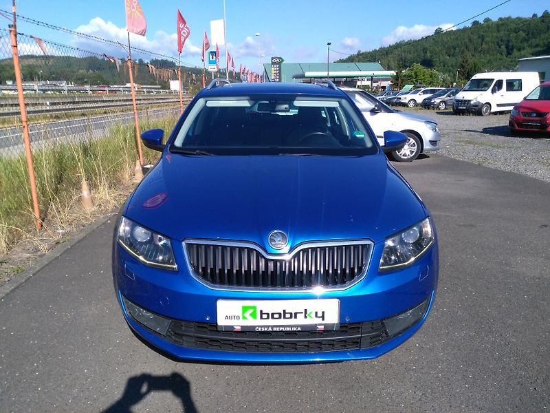 Škoda Octavia 1,6 TDI * DSG * /77 kW/ - fotka 36 z 40