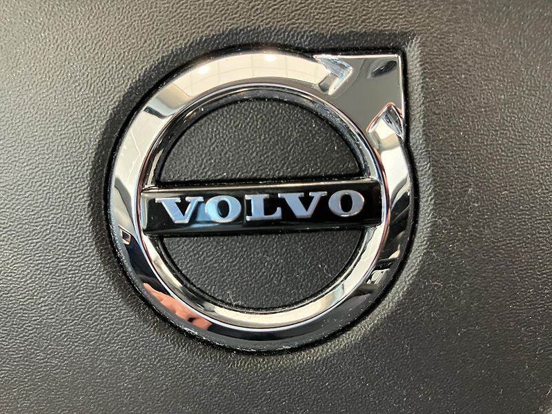 Volvo XC90 D5 AWD Momentum AT8, ČR - fotka 50 z 50