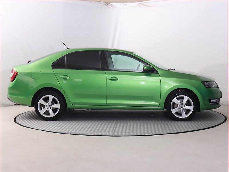 Škoda Rapid (2018) 1.2 TSI, Navi, Bi-Xenony - fotka 6 z 20
