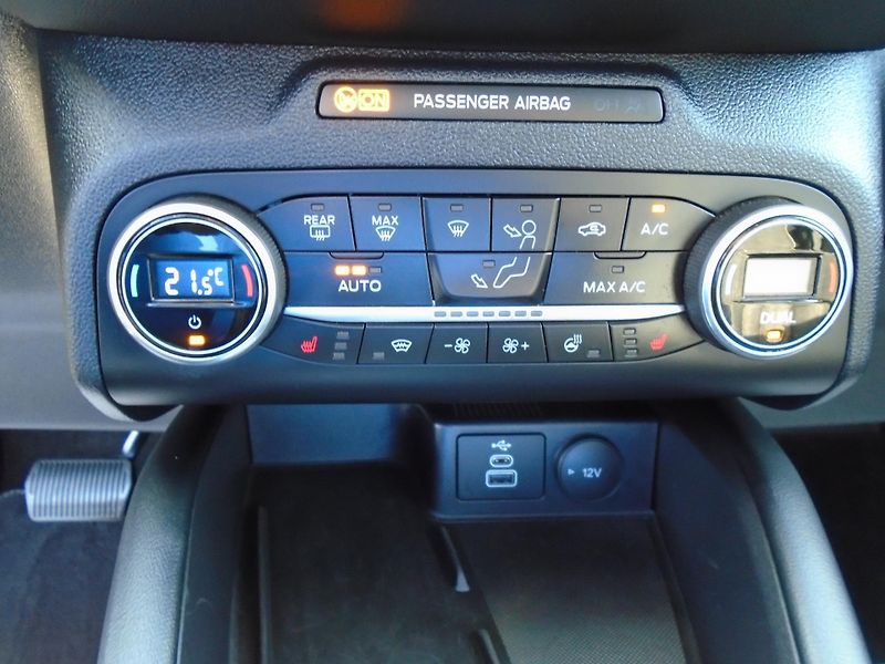 Ford Kuga 2,0EcoBlue 140kW AWD Vignale A - fotka 27 z 50