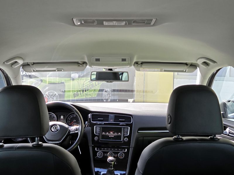 Volkswagen Golf 1,4TSi Highline 92kW, SERV.KN - fotka 14 z 43