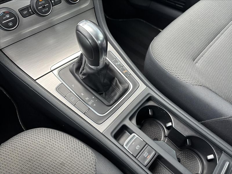 Volkswagen Golf 1,4 TSi AT Highline NAVI KAMER - fotka 33 z 47