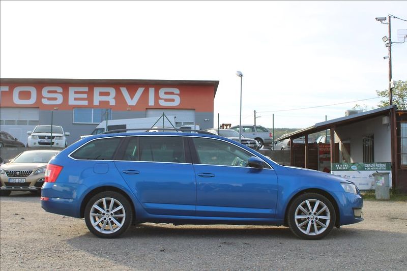Škoda Octavia 1,6 TDi  4 x 4,ČR,XENONY,TOP - fotka 4 z 30