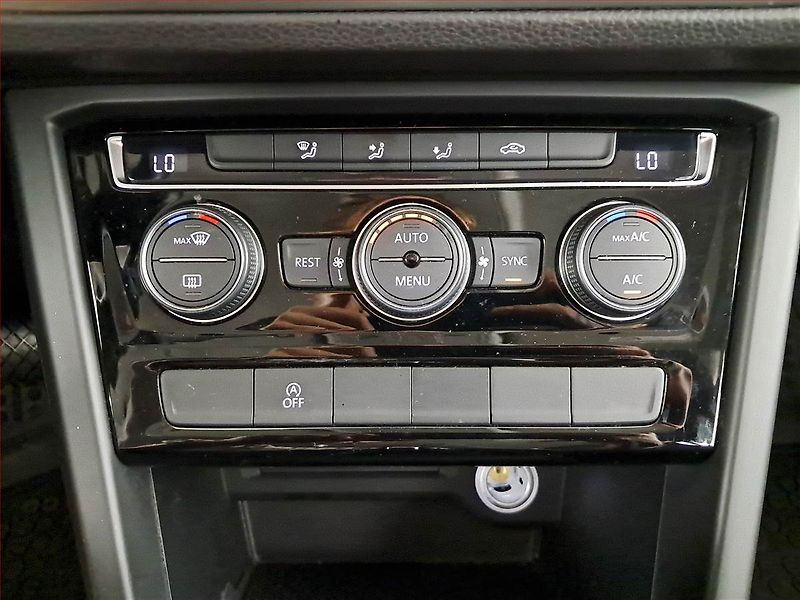 Volkswagen Touran (2020) 1.5 TSI - fotka 13 z 24