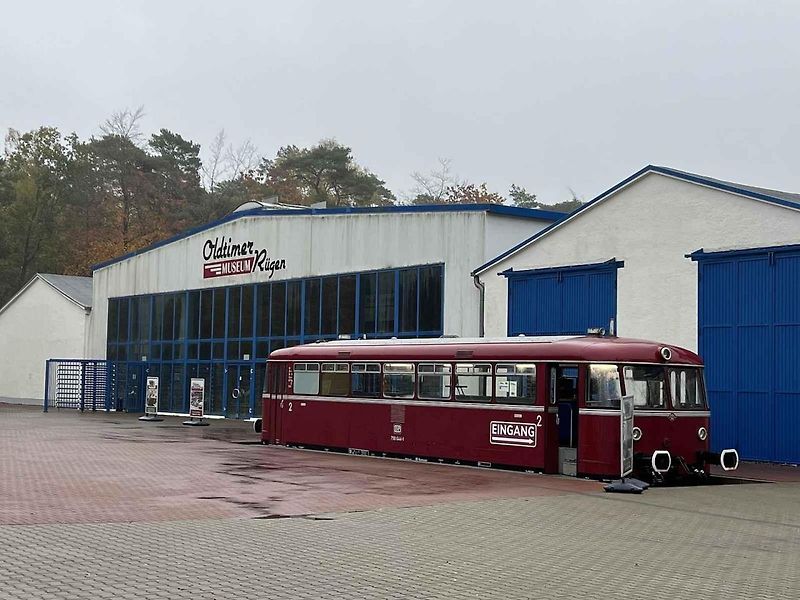 Komplex Prora lemuje překrásná a liduprázdná pláž.