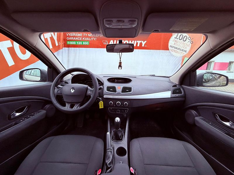 Renault Fluence 1.6 16V, ČR - fotka 15 z 20
