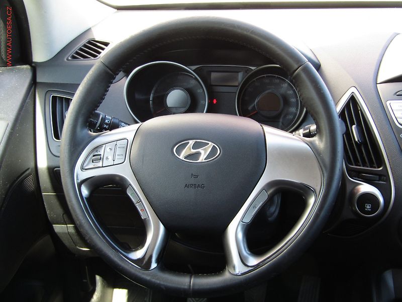 Hyundai ix35 (2011) 1.6 GDi, ČR, AC, tažné - fotka 13 z 17