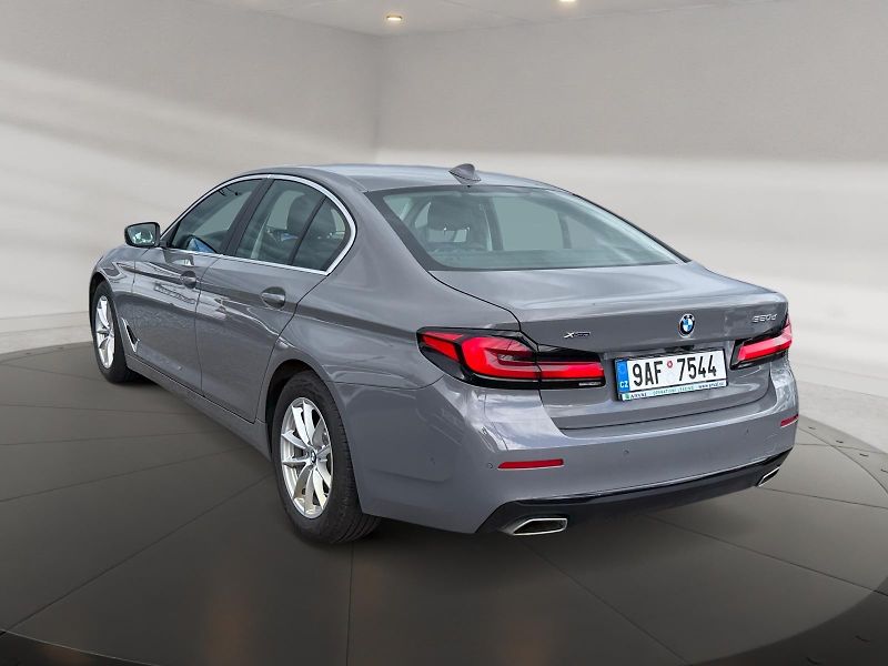 BMW Řada 5 (2022) xDRIVE 520d 140kW 4x4 CZ DPH - fotka 4 z 11
