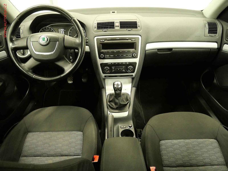 Škoda Octavia (2010) 1.6 TDi, 1.maj, Výhř.sed. - fotka 8 z 17