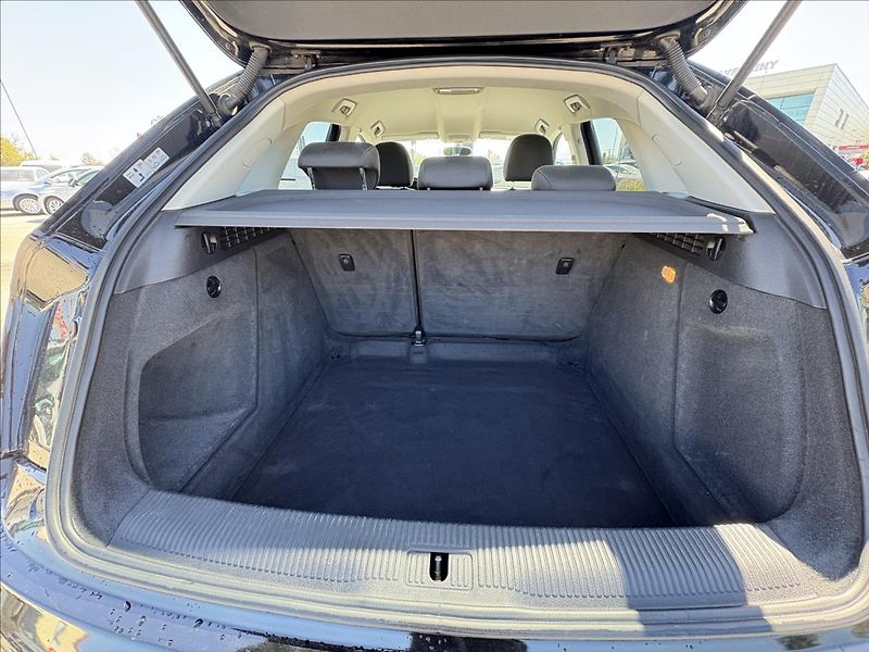 Audi Q3 2,0 TDi 103kW Xenon,Výhřev,Nav - fotka 27 z 33