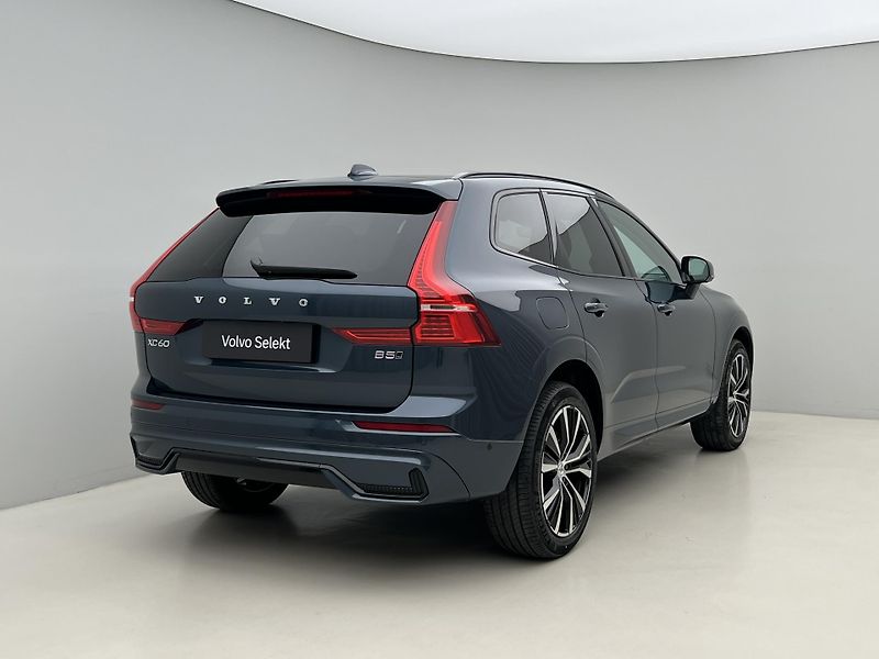 Volvo XC60 B5 AWD PLUS DARK AUT 1.maj. - fotka 13 z 42