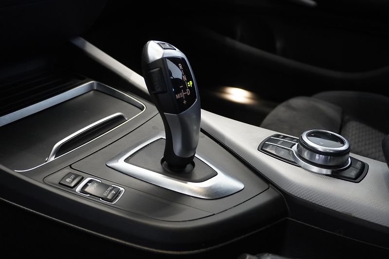 BMW Řada 1 120D 2,0 M-SPORT AUTOMAT - fotka 14 z 28