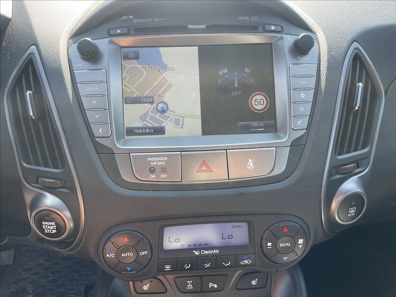 Hyundai ix35 2,0 CRDi 100kw 4x4 Tažné Kůže - fotka 15 z 41