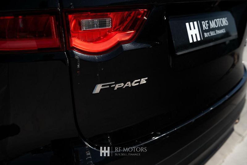 Jaguar F-Pace (2020) 2.0 P250 184kW 4x4 - fotka 12 z 43