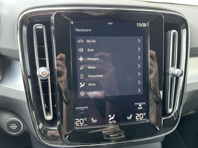 Volvo XC40 FWD T2 Core - fotka 34 z 44