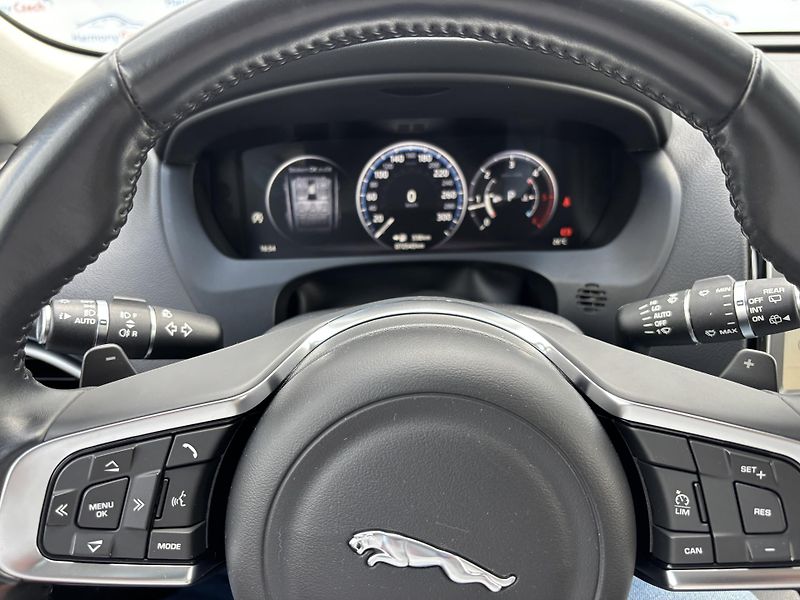 Jaguar F-Pace (2017) 2.0 AWD, 132kW,1.majitel, DPH - fotka 18 z 24