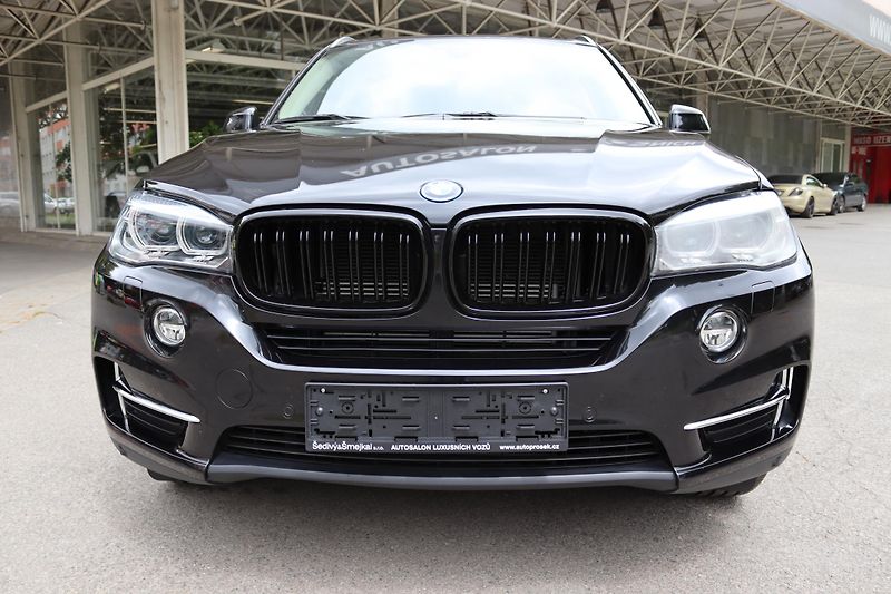 BMW X5 XDRIVE 40e F15 230kW DPH - fotka 2 z 48