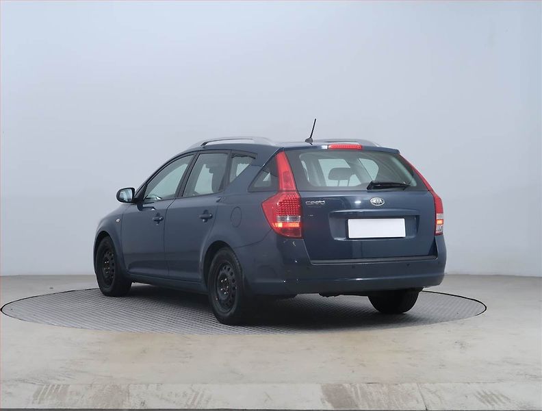 Kia Ceed (2011) 1.6 CVVT, Serv.kniha - fotka 4 z 15
