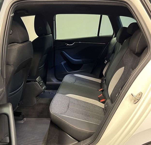 Škoda Scala 1.5 TSI DSG Style - fotka 12 z 18