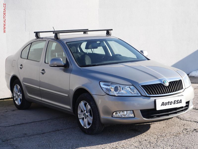 Škoda Octavia (2012) 1.2 TSI, ČR, AC, STK4/28 - fotka 1 z 16