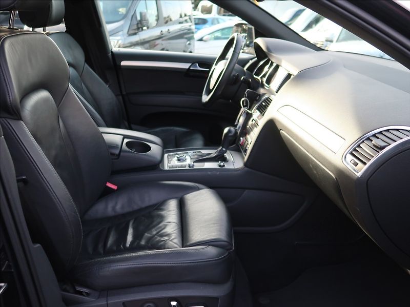 Audi Q7 3,0 TDi,176kW,NovéČR,7míst - fotka 12 z 31