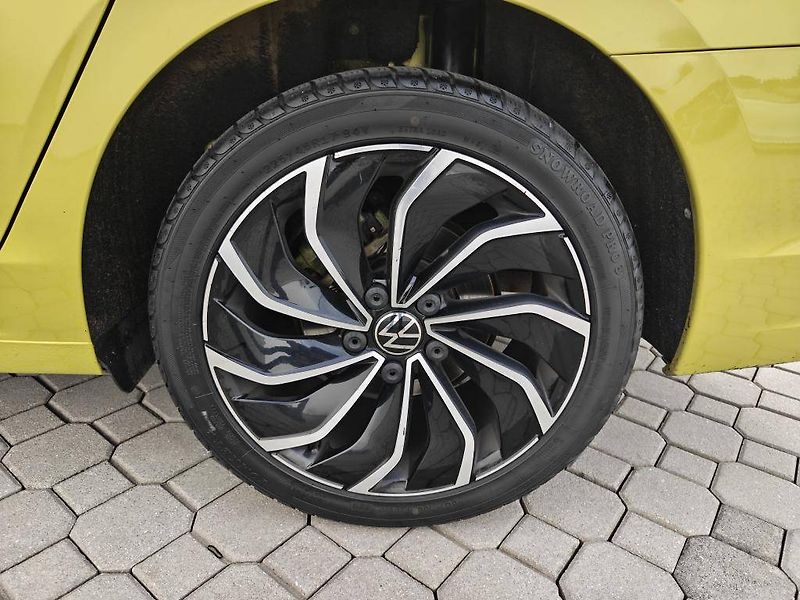 Volkswagen Golf Life 6G 1,5TSi - fotka 21 z 23