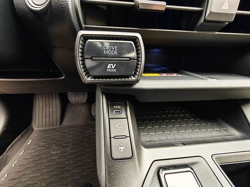 Toyota RAV4 2.5 Hybrid e-CVT 4x4 Executive - fotka 37 z 43