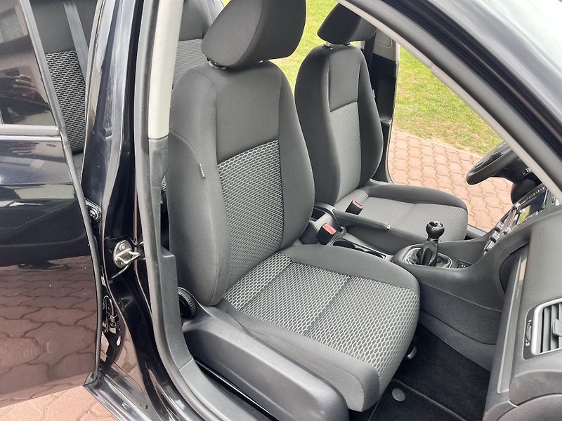 Volkswagen Golf 1.4 59KWMPI,NAVI,DVD,TZ,2xKOLA - fotka 22 z 45
