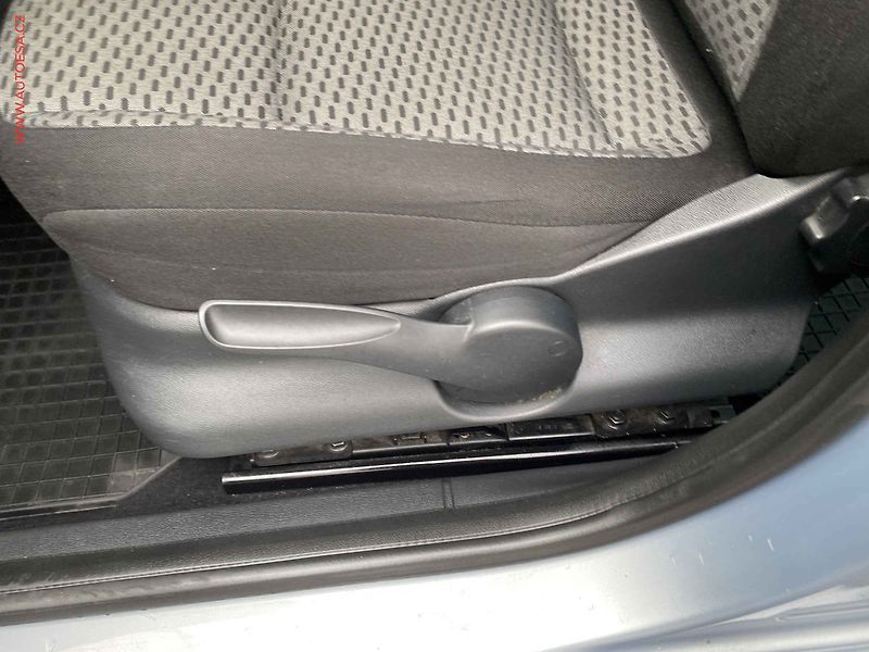 Škoda Roomster (2011) 1.4 16V, ČR, Ambiente, zámek - fotka 14 z 15
