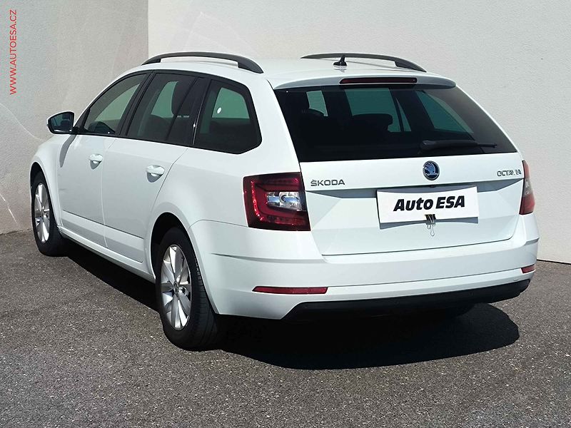 Škoda Octavia (2017) 2.0 TDi, Ambition, DSG, LED - fotka 6 z 24