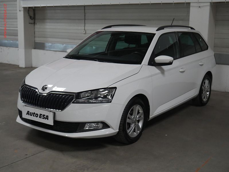 Škoda Fabia (2022) 1.0 TSi, ČR, Ambition, zámek - fotka 3 z 19