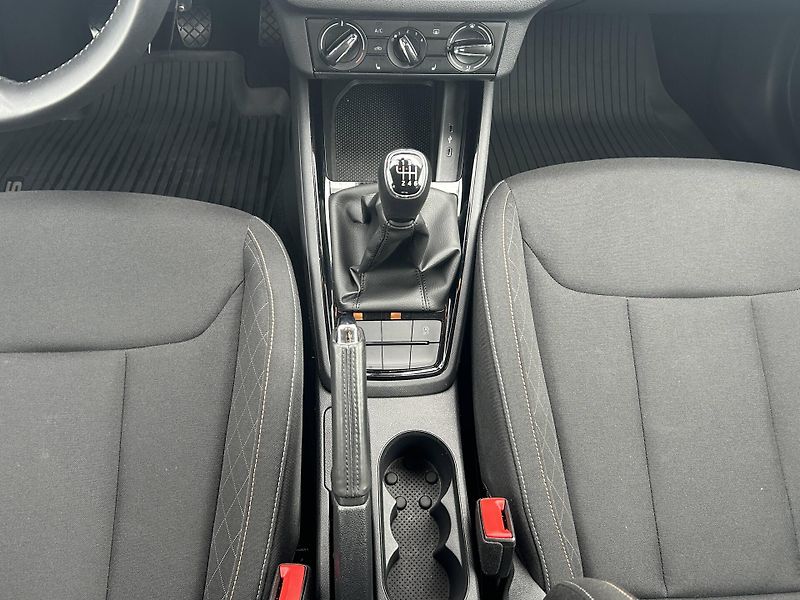 Škoda Scala Ambition 6MP 1,0TSI - fotka 9 z 22