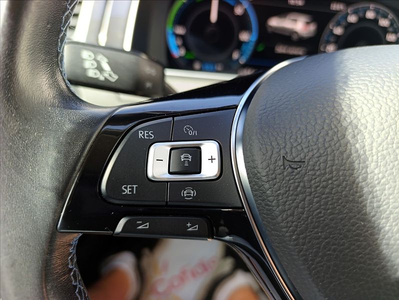 Volkswagen e-Golf 0,0 100kW,tep.čerpadlo,Navi,LE - fotka 31 z 35