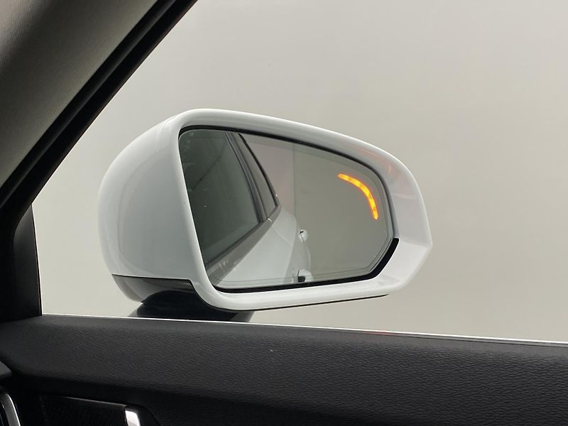 Volvo V90 B4 MOMENTUM AUT - fotka 35 z 46