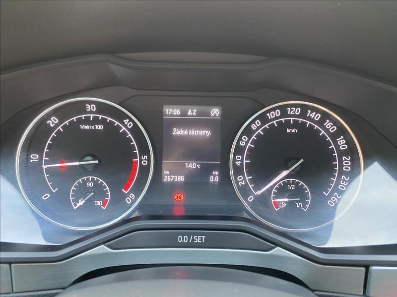 Škoda Superb 2,0 TDI  Ambition / NAVI - fotka 25 z 41
