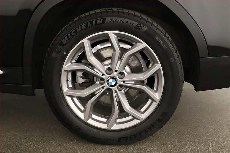 BMW X4 (2021) xLine xDrive20d - fotka 12 z 18