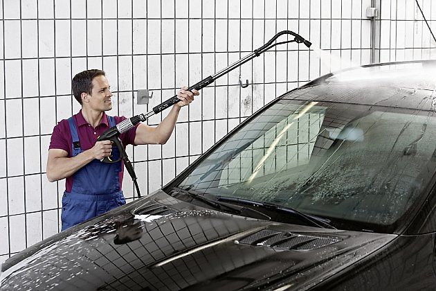 Trysku myčky je třeba udržet od laku v odstupu, zdroj: Se svolením Karcher